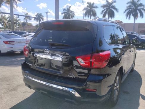 Used 2018 Nissan Pathfinder SL FWD image 9