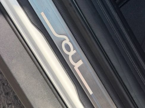 Used 2018 Kia Soul + FWD image 25