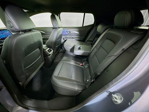 Used 2025 Chevrolet Equinox EV LT w/ Convenience Package image 28