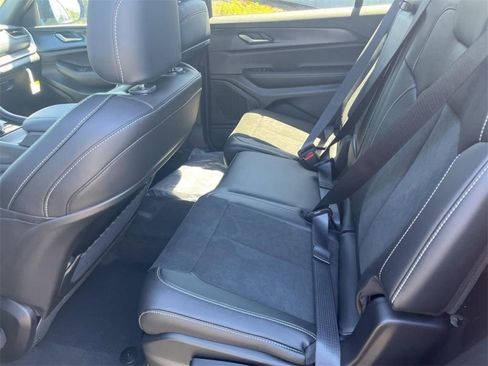 New 2025 Jeep Grand Cherokee L Altitude AWD/4WD image 22