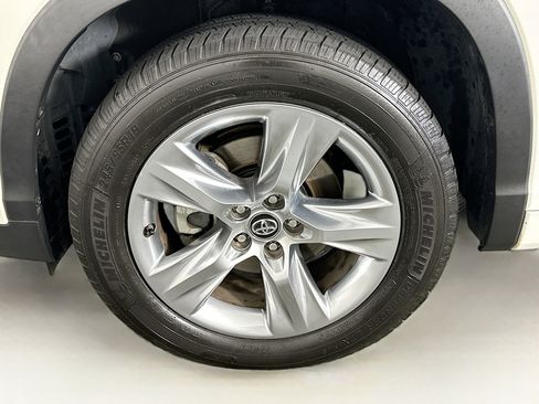 Used 2017 Toyota Highlander Limited image 11