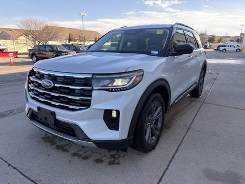 Certified 2025 Ford Explorer Active w/ Active Comfort Package image 2