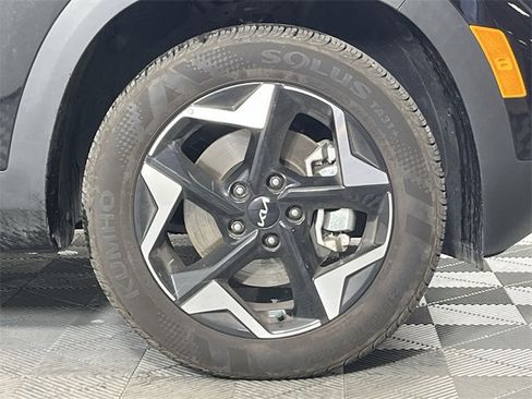Certified 2025 Kia Seltos EX w/ EX Sunroof Package image 10