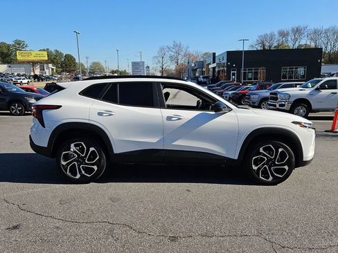 Used 2025 Chevrolet Trax RS w/ Sunroof Package image 23
