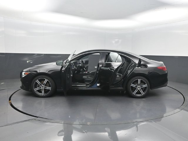 Used 2020 Mercedes-Benz CLA 250 w/ Premium Package image 28
