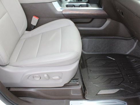 Used 2023 GMC Sierra 1500 SLT image 17