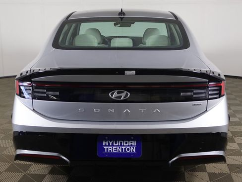 Certified 2024 Hyundai Sonata SEL FWD image 11