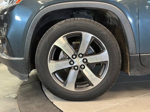 Used 2018 Chevrolet Traverse LT image 23