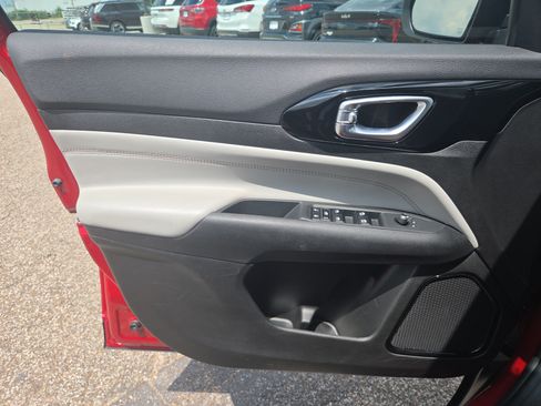 Used 2025 Jeep Compass Limited AWD/4WD image 10