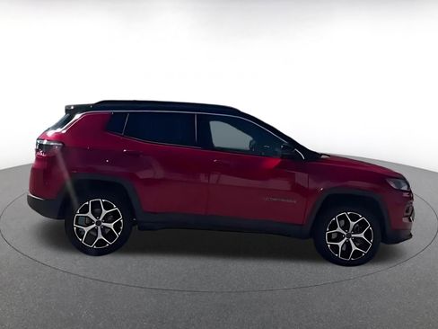 Used 2025 Jeep Compass Limited AWD/4WD image 3