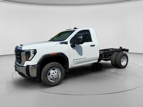 New 2026 GMC Sierra 3500 Pro w/ Snow Plow Prep Package AWD/4WD image 2