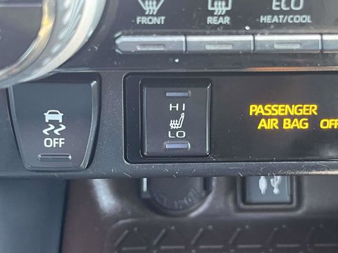 Used 2019 Toyota RAV4 Limited FWD image 16
