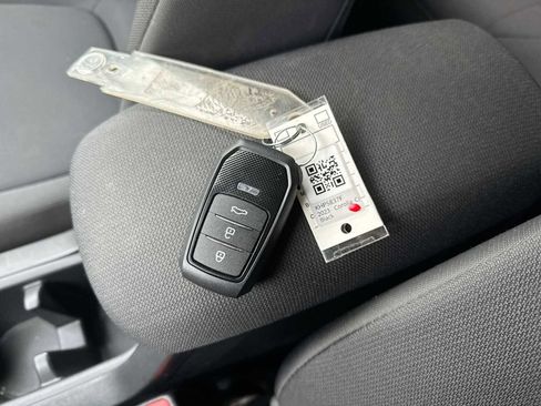 Used 2023 Toyota Corolla Cross LE image 32