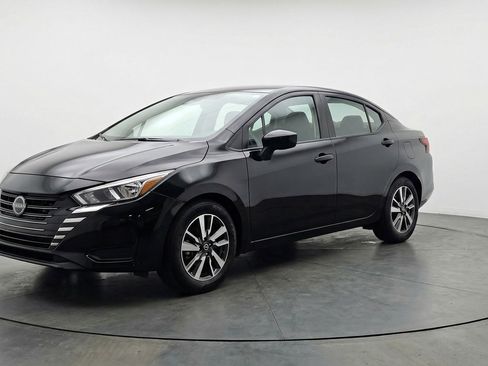 Used 2025 Nissan Versa SV image 3