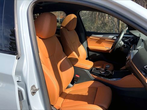 Used 2023 BMW X4 xDrive30i w/ M Sport Package AWD/4WD image 8