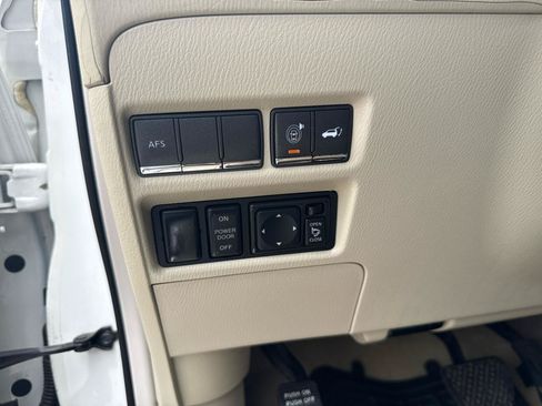 Used 2011 INFINITI QX56 4WD w/ Deluxe Touring Pkg image 27