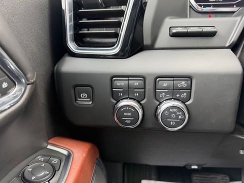 Used 2024 GMC Sierra 3500 Denali Ultimate AWD/4WD image 43