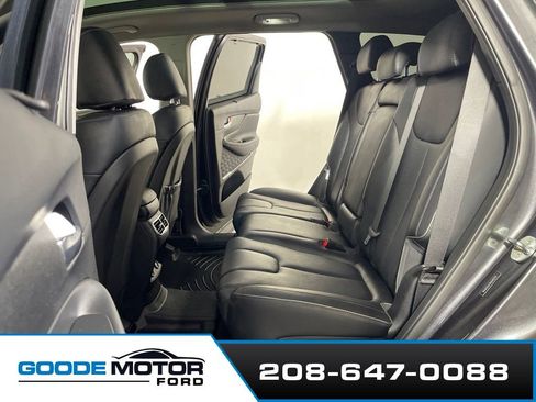 Used 2022 Hyundai Santa Fe SEL w/ Convenience + Premium Package AWD/4WD image 19