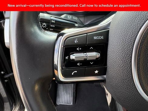 Used 2023 Kia Carnival LX image 12