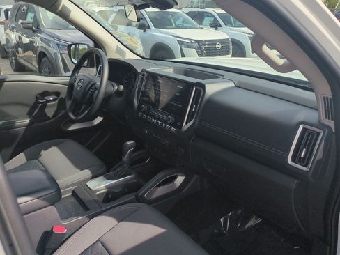 Certified 2025 Nissan Frontier SV RWD image 41