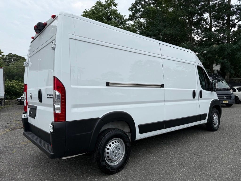 Used 2025 RAM ProMaster 2500 w/ Convenience Group FWD image 8