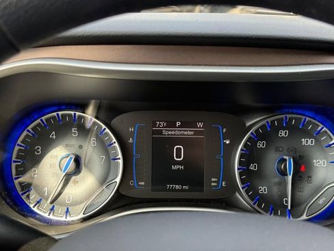 Used 2017 Chrysler Pacifica LX FWD image 17
