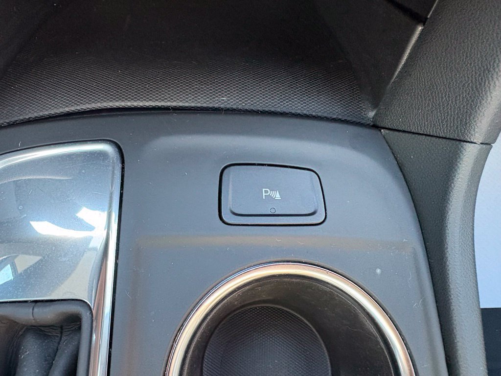 Used 2024 Chevrolet Equinox LT FWD image 23