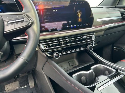 Used 2024 Chevrolet Traverse RS image 20