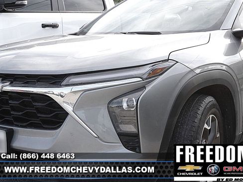 Used 2025 Chevrolet Trax LT w/ Driver Confidence Package FWD image 7