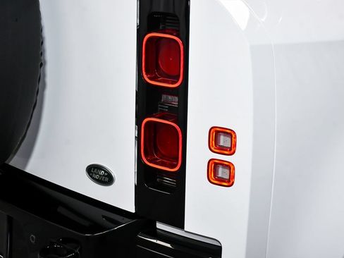 Used 2023 Land Rover Defender 90 X-Dynamic SE AWD/4WD image 83