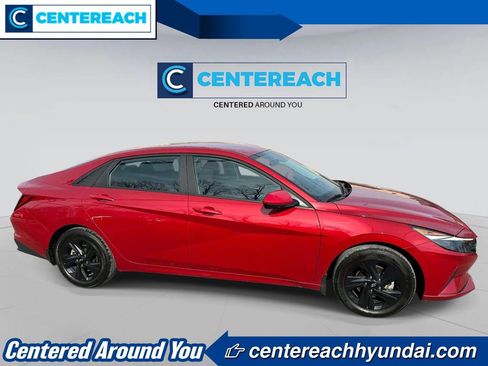 Used 2023 Hyundai Elantra SEL image 3