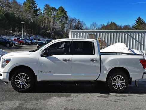 Used 2021 Nissan Titan SV w/ SV Convenience Package image 4