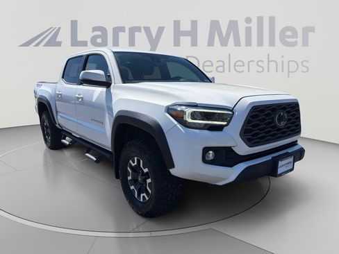 Used 2021 Toyota Tacoma TRD Off-Road w/ Technology Package AWD/4WD image 7