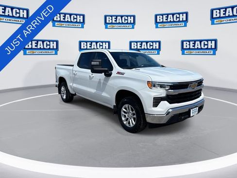 Used 2022 Chevrolet Silverado 1500 LT w/ Z71 Off-Road Package AWD/4WD image 2