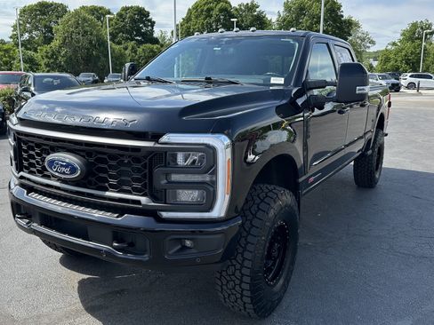 Used 2023 Ford F250 Lariat w/ Lariat Ultimate Package AWD/4WD image 5