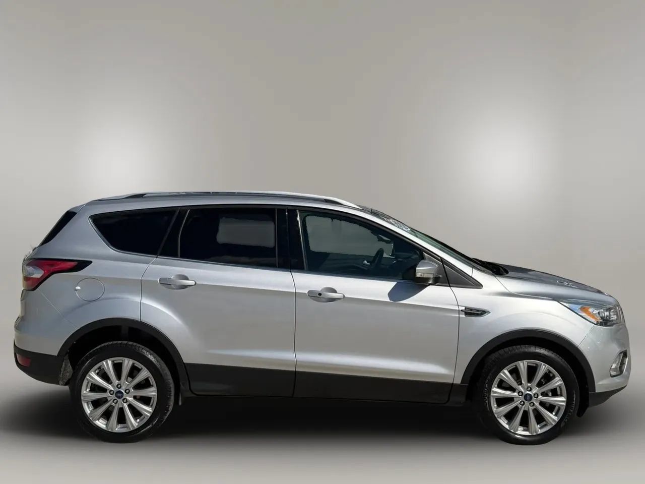 Used 2017 Ford Escape Titanium AWD/4WD image 9