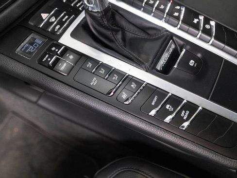 Certified 2020 Porsche Macan AWD/4WD image 24