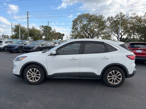Used 2020 Ford Escape SE image 4