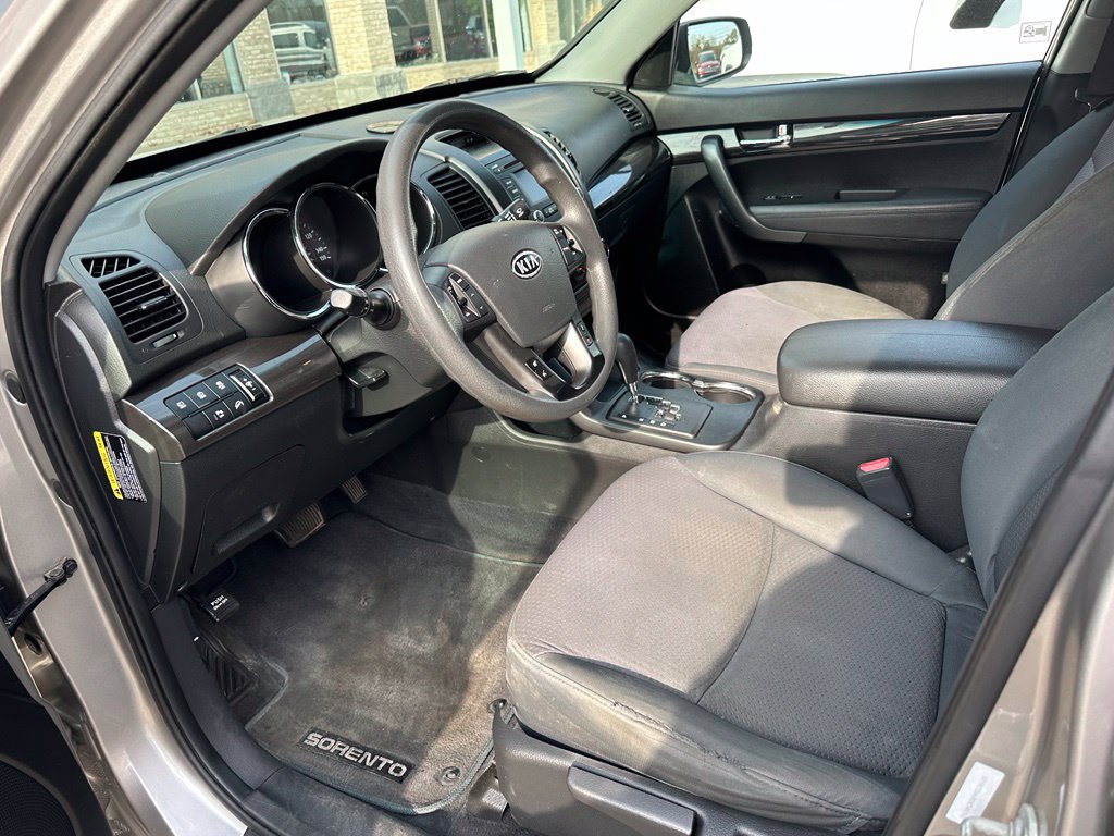 Used 2013 Kia Sorento LX w/ Convenience Pkg FWD image 9