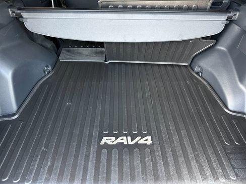 Used 2021 Toyota RAV4 SE w/ Weather & Moonroof Package AWD/4WD image 19
