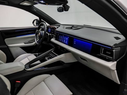 Used 2025 Porsche Macan 4 Electric AWD/4WD image 44