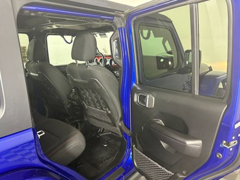 Used 2019 Jeep Wrangler Unlimited Rubicon w/ Cold Weather Group AWD/4WD image 30