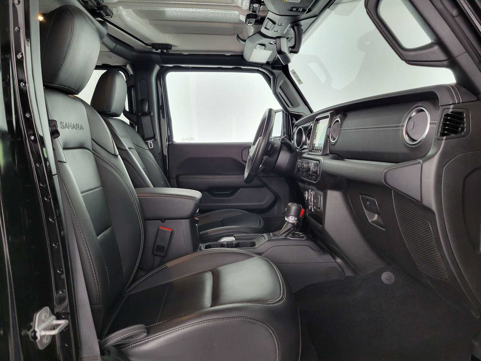 Used 2022 Jeep Wrangler Unlimited Sahara AWD/4WD image 10