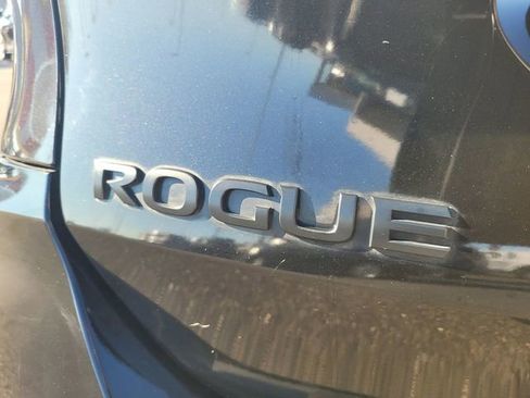 Used 2018 Nissan Rogue SV image 10