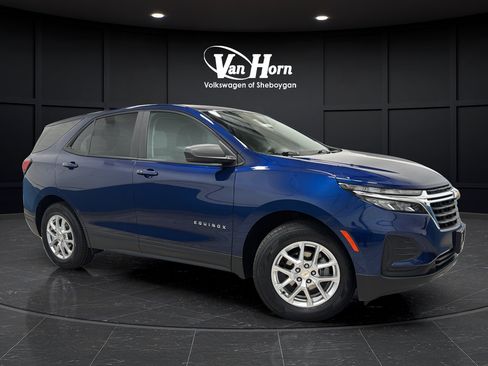 Used 2022 Chevrolet Equinox LS w/ LS Convenience Package AWD/4WD image 1