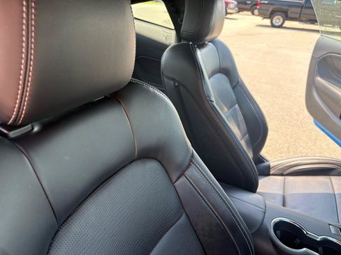 Used 2025 Ford Mustang GT Premium RWD image 33