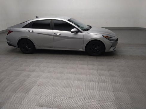 Used 2023 Hyundai Elantra SEL FWD image 11