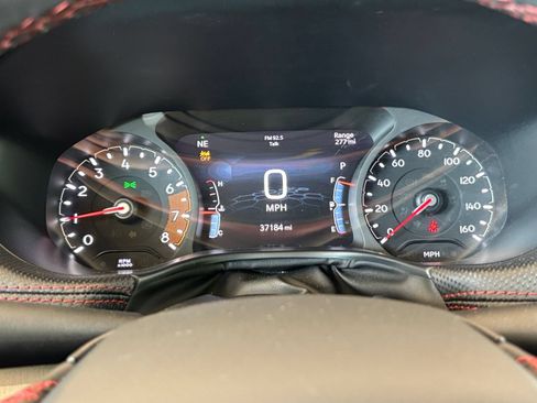 Used 2025 Jeep Compass Trailhawk AWD/4WD image 39