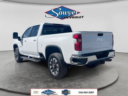 Used 2022 Chevrolet Silverado 2500 LT w/ Convenience Package AWD/4WD image 3