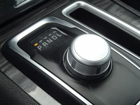 Used 2021 Chrysler 300 Touring RWD image 27